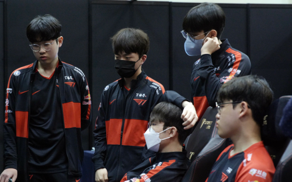 关于TL碾压T1,Bin极限生还后反打激烈交锋半决赛,让粉丝疯狂欢呼的信息 关于TL碾压T1,Bin极限生还后反打激烈交锋半决赛,让粉丝疯狂欢呼的信息