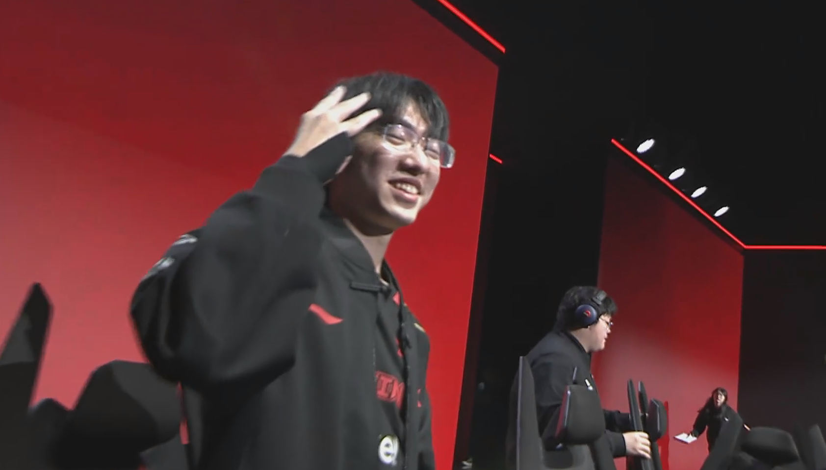 包含FNC鏖战WBG，Kanavi打出惊人五杀峡谷大战2025世界赛，让粉丝疯狂欢呼的词条