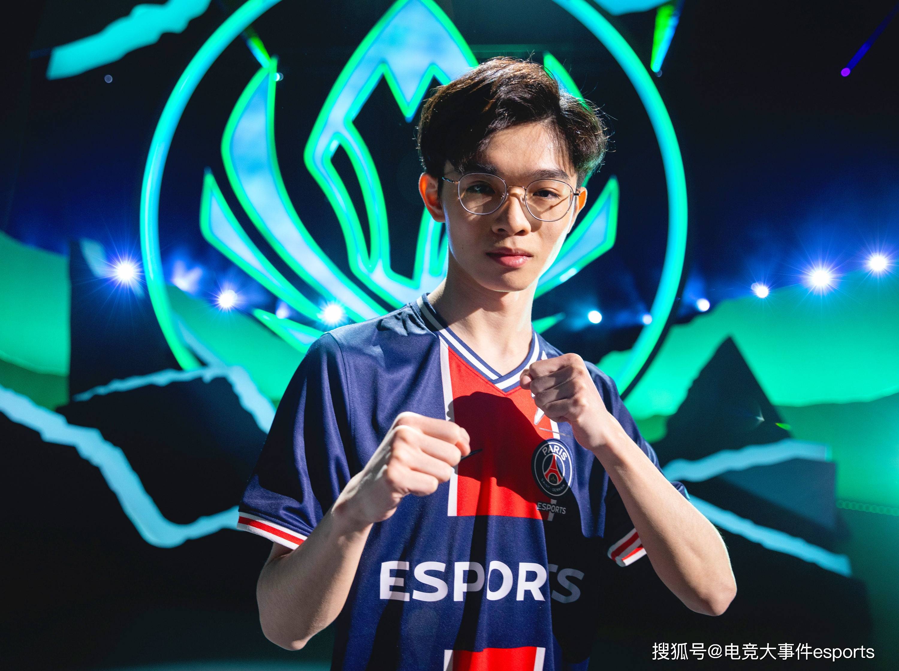 PSG力克MAD，369操刀奇招英雄翻盘强强对话八强赛，引爆全场热议的简单介绍