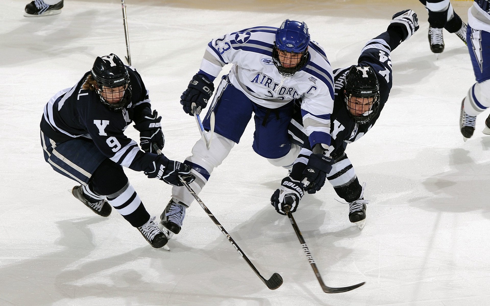 欧冠半决赛之夜，皮克用坚盾捍卫巴萨，斗牛士精神再现绿茵